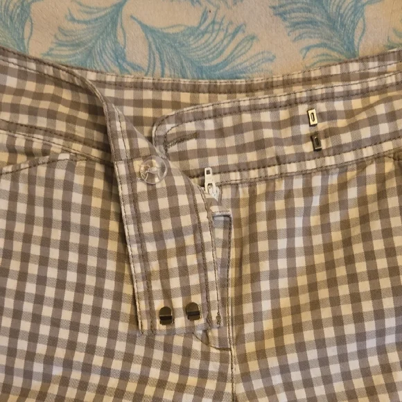 Ann Taylor Gray Bermuda Shorts Classic Style - Picture 5 of 5